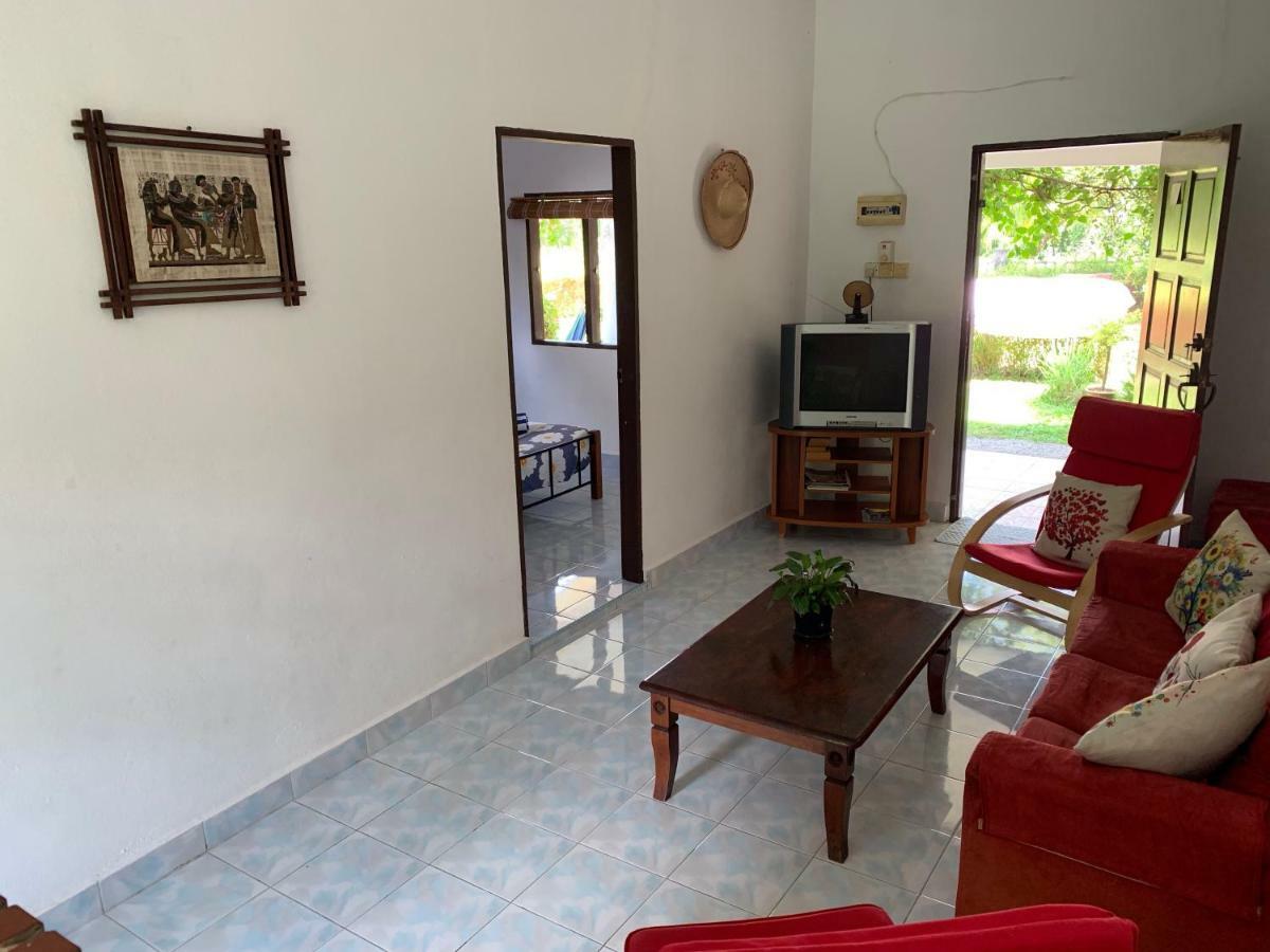 Lovely Garden Villas Pantai Cenang  Exterior photo