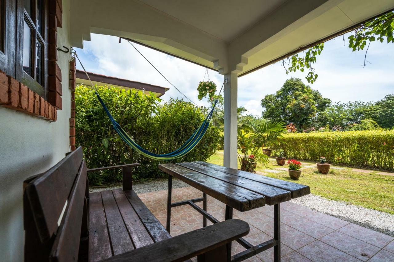 Lovely Garden Villas Pantai Cenang  Exterior photo